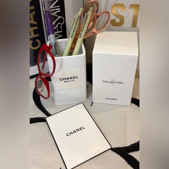 CHANEL VIBES YOU CAN AFFORD
DON’T MISS THIS BUNDLE OF FASHION ELEGANCE! BOUGIE⭐️ - Picture 5 of 14